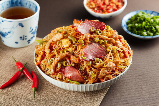 肉絲臘肉炒粉絲