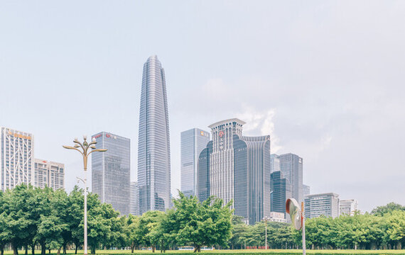 深圳城市摩天大樓與綠地樹(shù)木