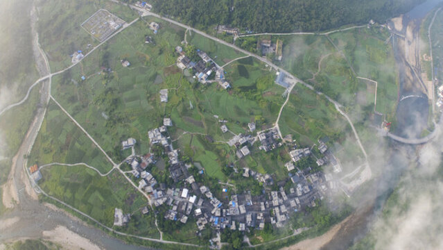 云霧下陽山秤架美麗鄉(xiāng)村英明村