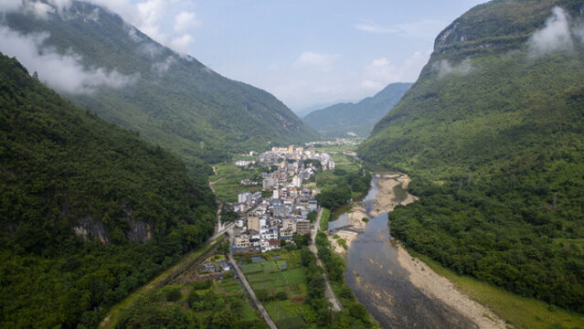 航拍清遠(yuǎn)陽(yáng)山美麗瑤鄉(xiāng)秤架鄉(xiāng)