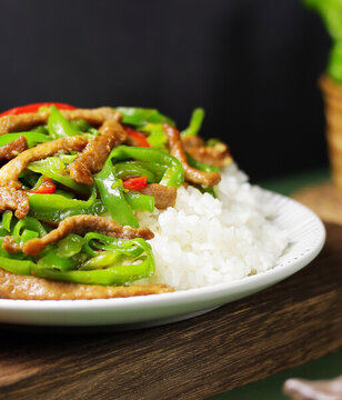 魚香肉絲蓋飯