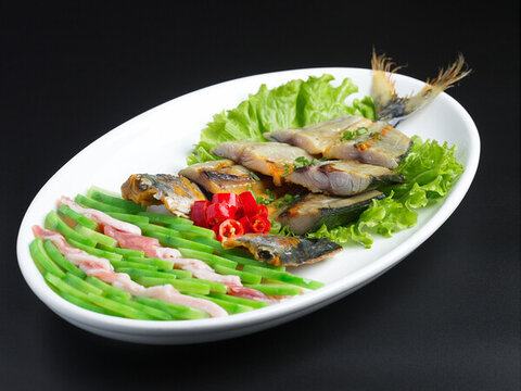 鲅魚蒸蘿卜