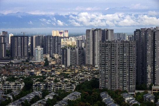 成都與遠山