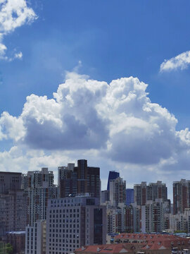 城市上空云層