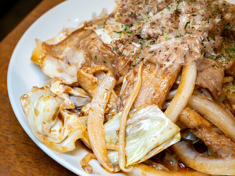 經(jīng)典日式料理豬肉炒面