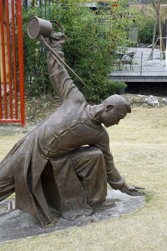 四川非遺長嘴壺茶藝表演雕塑