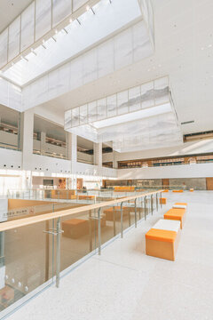 廣西柳州圖書館柳東館室內(nèi)大廳