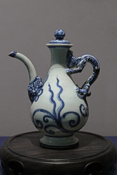 青花龍柄執(zhí)壺