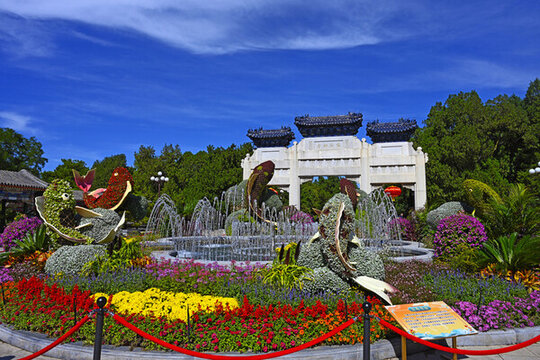 中山公園保衛(wèi)和平石碑坊