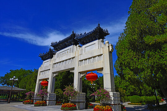 中山公園保衛(wèi)和平石碑坊