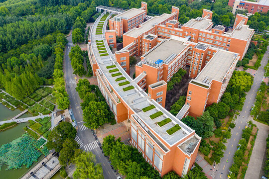 航拍鄭州大學核心教學區(qū)教學樓