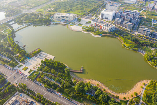 航拍鄭州天健湖公園城市綠色濕地