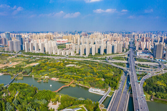 航拍鄭州雕塑公園西流湖水系景觀