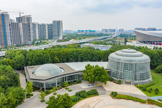 航拍鄭州植物園熱帶植物玻璃溫室