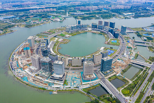 航拍鄭州北龍湖金融島環(huán)形建筑群