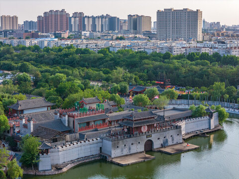航拍河南開封清明上河園景區(qū)風(fēng)光