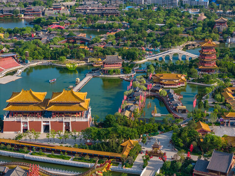 航拍河南開封清明上河園景區(qū)風(fēng)光