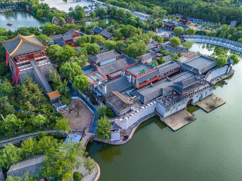 航拍河南開封清明上河園景區(qū)風(fēng)光