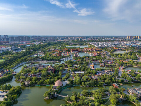 航拍河南開封清明上河園景區(qū)風(fēng)光