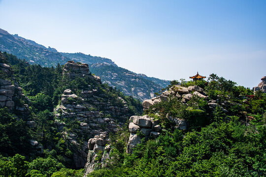 青島嶗山巨峰游覽區(qū)的奇峰怪石