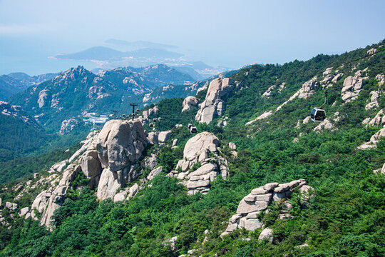 青島嶗山巨峰游覽區(qū)的奇峰怪石