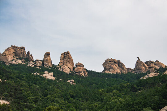 青島嶗山巨峰游覽區(qū)的奇峰怪石