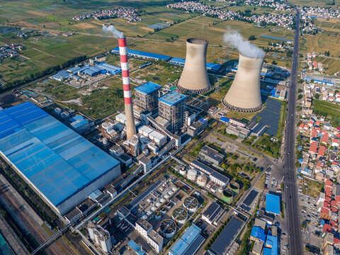 航拍熱力電廠煙囪冷卻塔燃煤發(fā)電