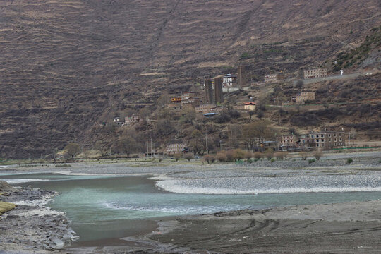 河流