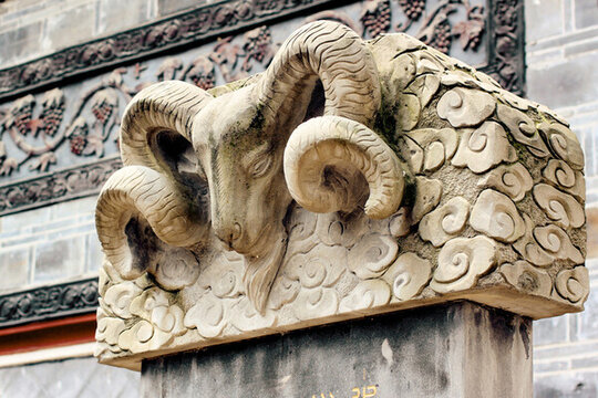 祥云羌族雕塑