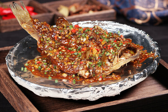 燒汁鱸魚(yú)
