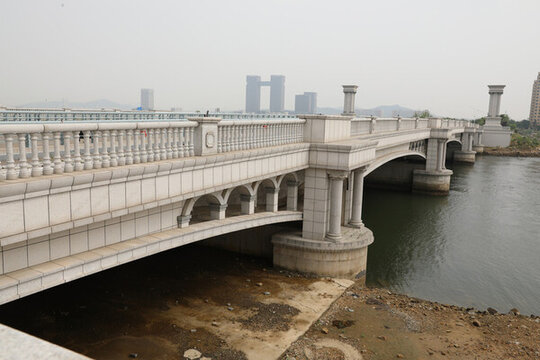 橋梁建設(shè)
