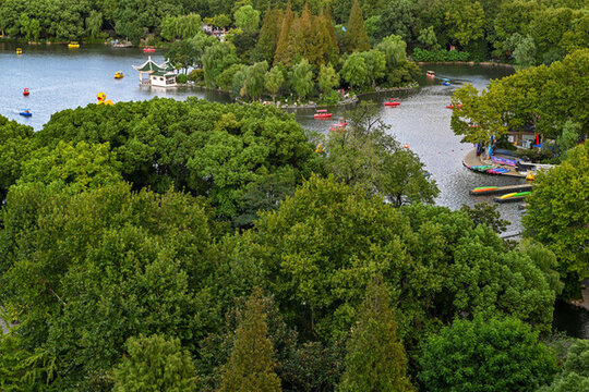 上海普陀區(qū)長風(fēng)公園銀鋤湖湖景