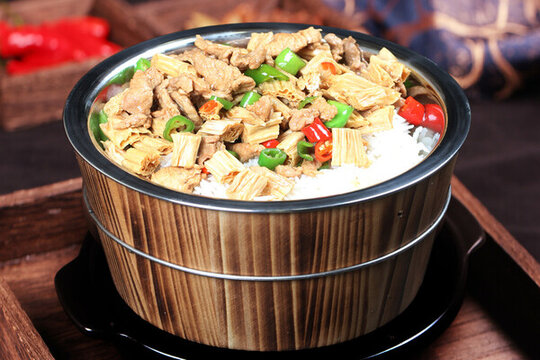 支竹炒肉木桶飯