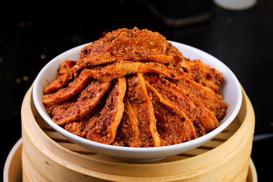 農(nóng)家粉蒸肉制作過(guò)程