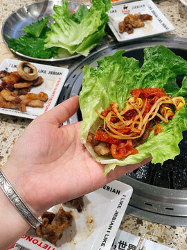 烤肉生菜包肉