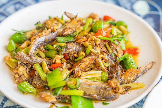 炒小魚干