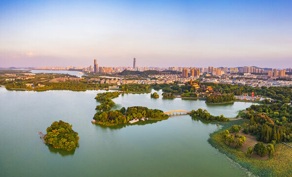 鎮(zhèn)江金山寺金山湖全景