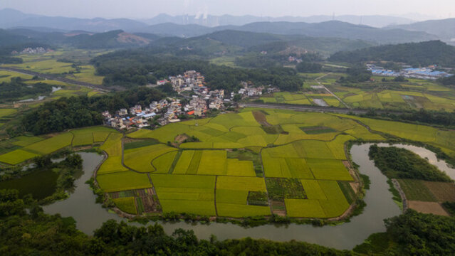 航拍韶關湞江區(qū)美麗的鄉(xiāng)村田園