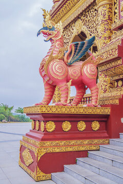 莊凱大金塔鳥(niǎo)首馬身飛獸西側(cè)