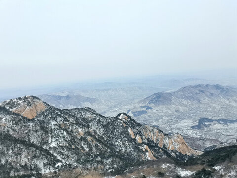 登泰山而小天下