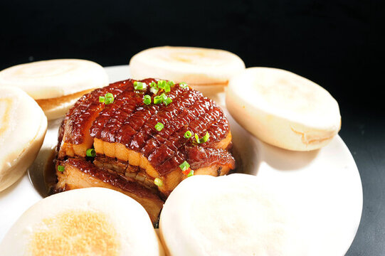 扣肉夾饃