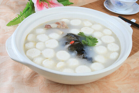 魚頭燉魚丸