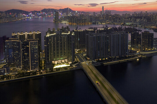 香港啟德跑道區(qū)海灣半島航拍夜景
