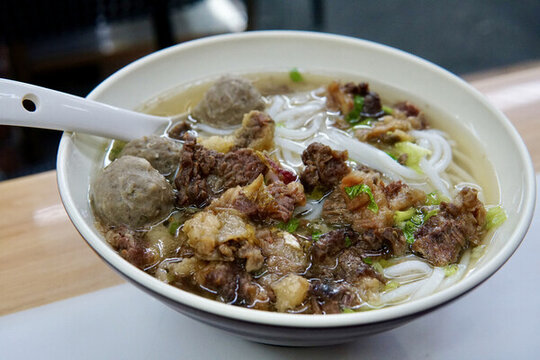 牛雜粿條湯