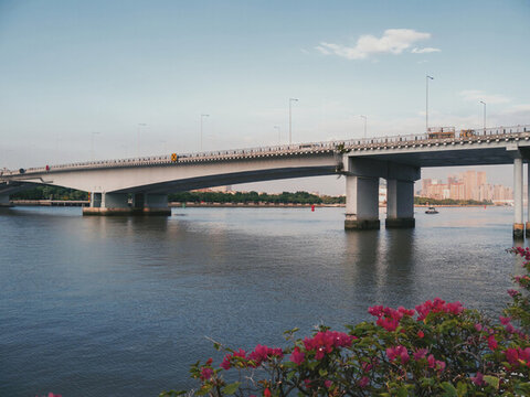 跨江大橋