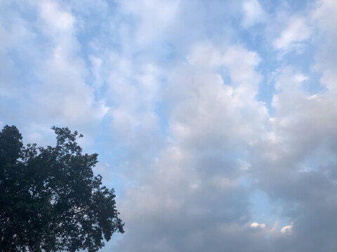 蒼穹美之云朵的靈動(dòng)姿態(tài)