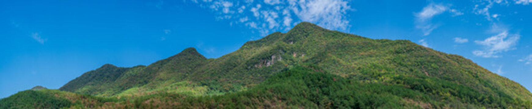 藍(lán)天白云青山全景