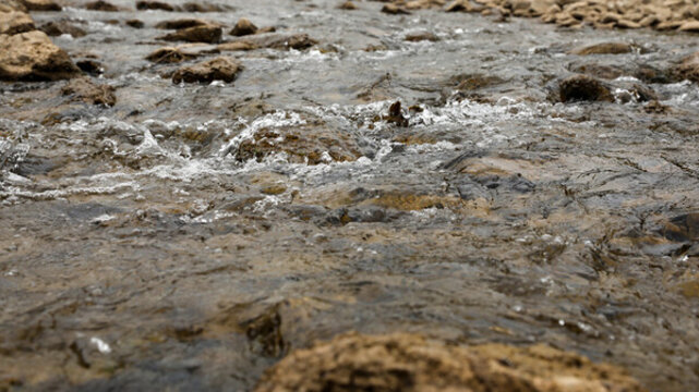 龍王山腳溪流河水水流山泉水源