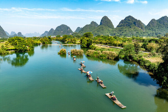 中國廣西桂林陽朔遇龍河景區(qū)風(fēng)光
