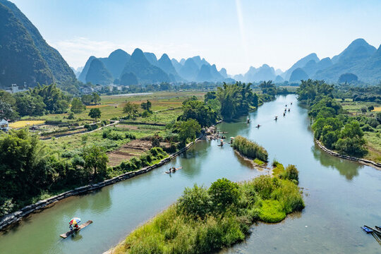 中國(guó)廣西桂林陽(yáng)朔遇龍河景區(qū)風(fēng)光